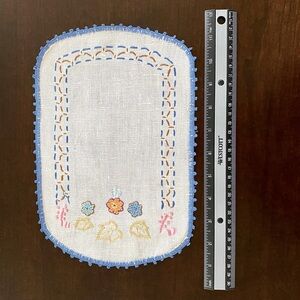 Embroidered Linen Table Scarf Doily 11”x 7”. D3